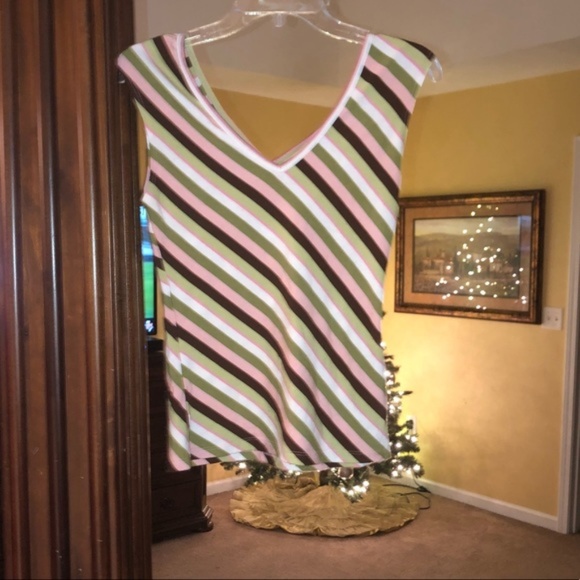 V-Neck Sleeveless Top VERY GOOD CONDITION - Picture 3 of 5